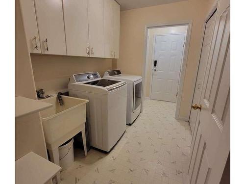 3529 Dougan Dr, Cobble Hill, BC - Indoor Photo Showing Laundry Room
