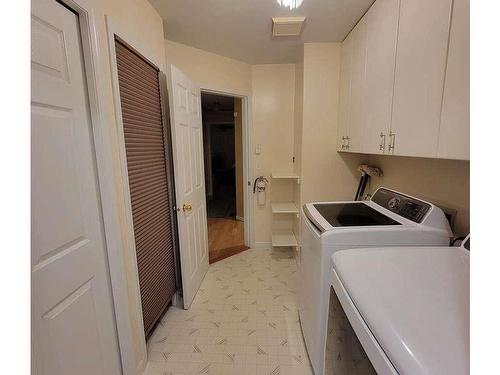 3529 Dougan Dr, Cobble Hill, BC - Indoor Photo Showing Laundry Room