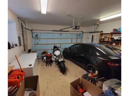3529 Dougan Dr, Cobble Hill, BC - Indoor Photo Showing Garage