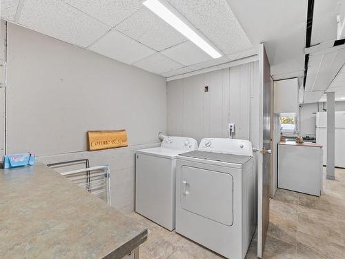 754 7Th Ave, Campbell River, BC - Indoor Photo Showing Laundry Room