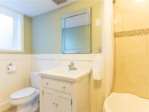 375 Point Ideal Dr, Lake Cowichan, BC - Indoor Photo Showing Bathroom