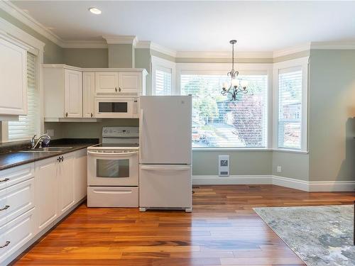 375 Point Ideal Dr, Lake Cowichan, BC - Indoor Photo Showing Kitchen