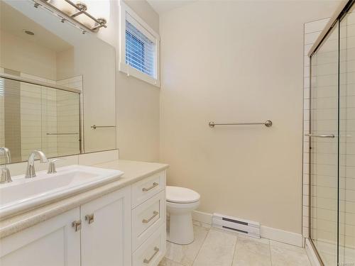 370-6995 Nordin Rd, Sooke, BC - Indoor Photo Showing Bathroom
