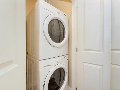 370-6995 Nordin Rd, Sooke, BC - Indoor Photo Showing Laundry Room