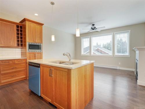 370-6995 Nordin Rd, Sooke, BC - Indoor Photo Showing Kitchen With Double Sink
