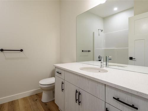3406 Nikkei Pl, Cumberland, BC - Indoor Photo Showing Bathroom