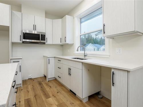 3406 Nikkei Pl, Cumberland, BC - Indoor Photo Showing Kitchen With Double Sink