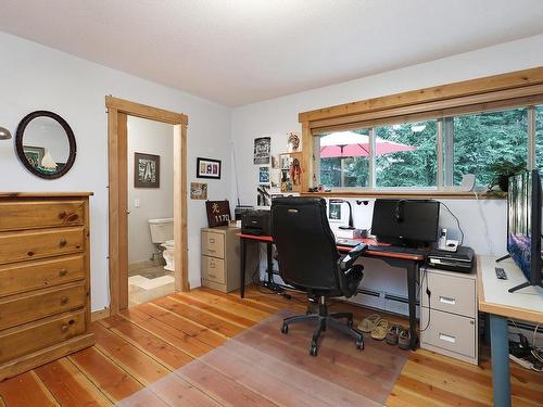 680 Totem Cres, Comox, BC - Indoor Photo Showing Office