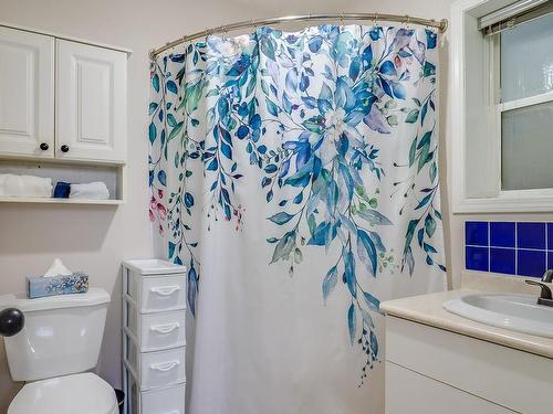 5084 Arden Rd, Port Alberni, BC - Indoor Photo Showing Bathroom