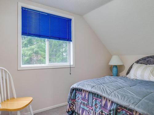 5084 Arden Rd, Port Alberni, BC - Indoor Photo Showing Bedroom