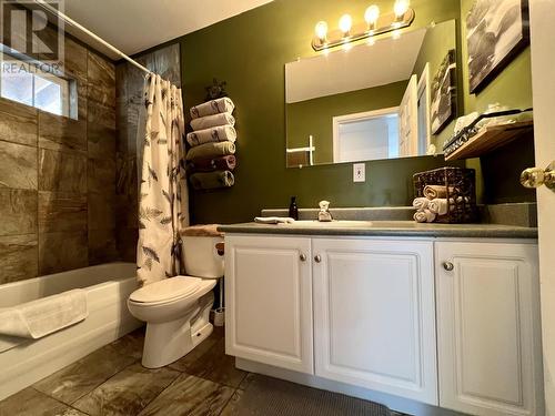 4963 Kyllo Road, 108 Mile Ranch, BC - Indoor Photo Showing Bathroom