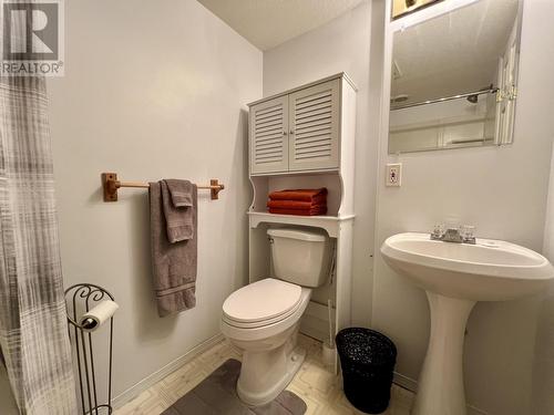 4963 Kyllo Road, 108 Mile Ranch, BC - Indoor Photo Showing Bathroom