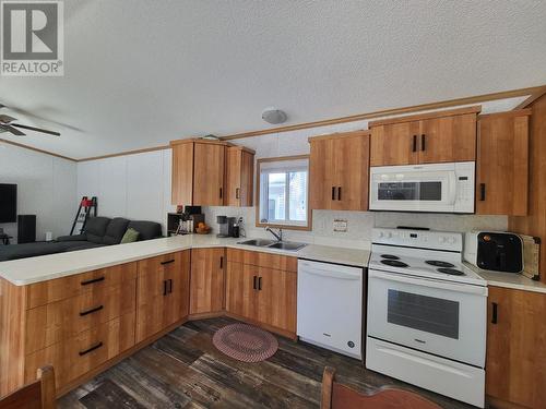 1051 Wiersma Road, Quesnel, BC - Indoor Photo Showing Kitchen With Double Sink