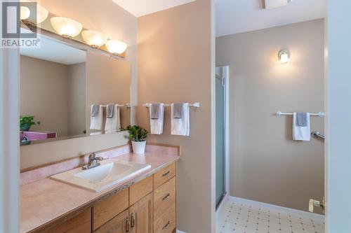 4924 Gloinnzun Drive, 108 Mile Ranch, BC - Indoor Photo Showing Bathroom