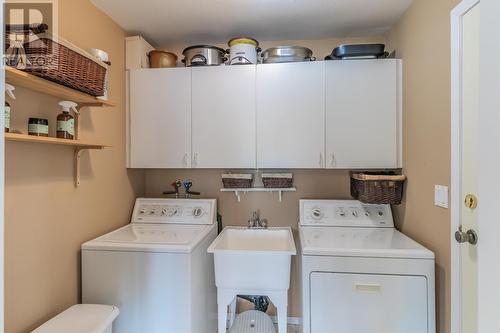 4924 Gloinnzun Drive, 108 Mile Ranch, BC - Indoor Photo Showing Laundry Room