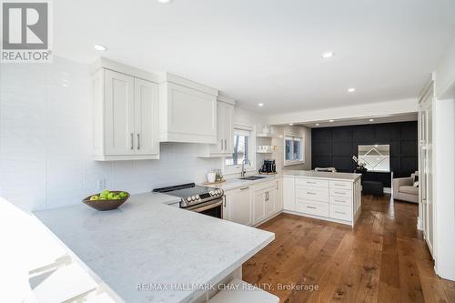 8 Royal Oak Dr, Barrie, ON - Indoor Photo Showing Kitchen With Upgraded Kitchen