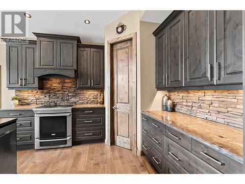 514 Cedar Street, Sicamous, BC - Indoor Photo Showing Kitchen With Upgraded Kitchen