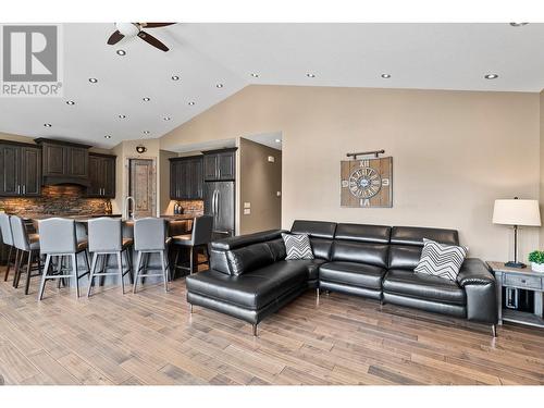 514 Cedar Street, Sicamous, BC - Indoor Photo Showing Living Room