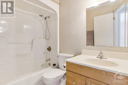 5 Hillview Circle, Vankleek Hill, ON - Indoor Photo Showing Bathroom