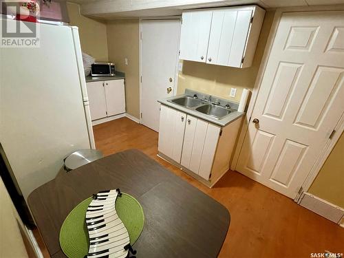 721 33Rd Street W, Saskatoon, SK - Indoor Photo Showing Kitchen With Double Sink