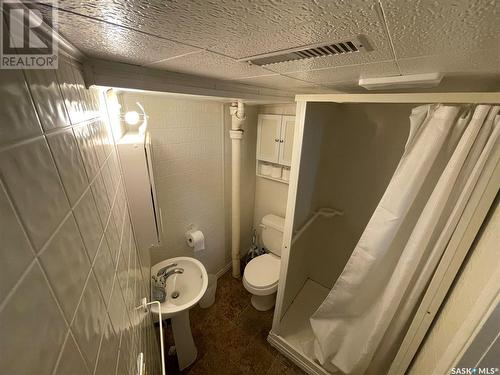 721 33Rd Street W, Saskatoon, SK - Indoor Photo Showing Bathroom
