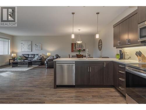 3733 Casorso Road Unit# 418, Kelowna, BC - Indoor Photo Showing Kitchen With Upgraded Kitchen