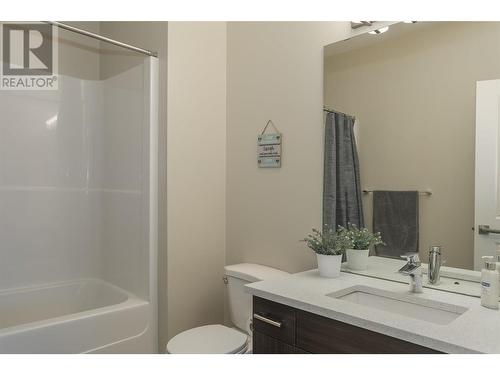 3733 Casorso Road Unit# 418, Kelowna, BC - Indoor Photo Showing Bathroom