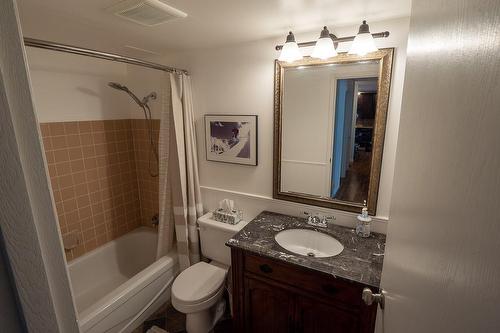 203 - 880 Wordsworth Avenue, Warfield, BC - Indoor Photo Showing Bathroom
