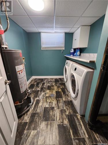 11 9Th Street, Weyburn, SK - Indoor Photo Showing Laundry Room