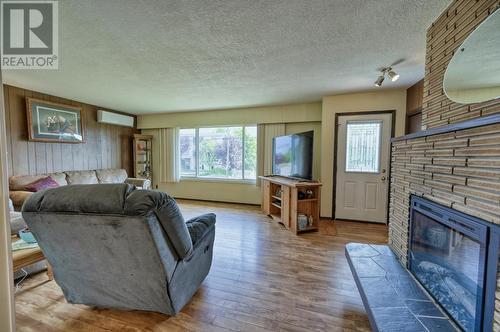 7806 Gravenstein Drive, Osoyoos, BC - Indoor Photo Showing Living Room With Fireplace