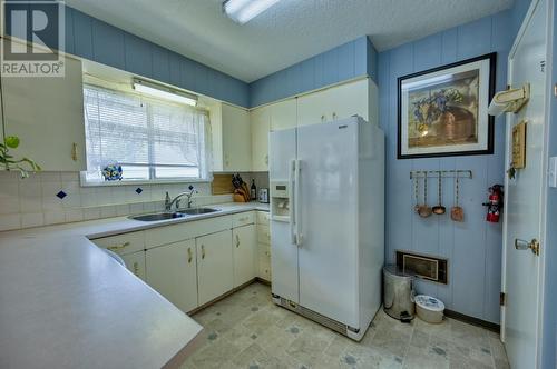 7806 Gravenstein Drive, Osoyoos, BC - Indoor Photo Showing Kitchen With Double Sink