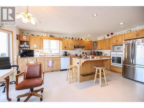 823 91St Street Street, Osoyoos, BC - Indoor Photo Showing Kitchen