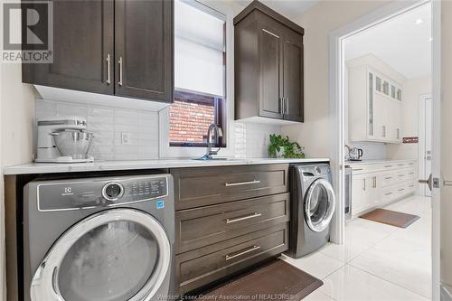 3720 Donato Drive, Lasalle, ON - Indoor Photo Showing Laundry Room