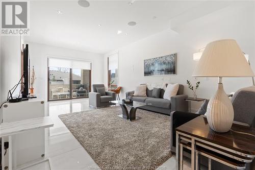 3720 Donato Drive, Lasalle, ON - Indoor Photo Showing Living Room