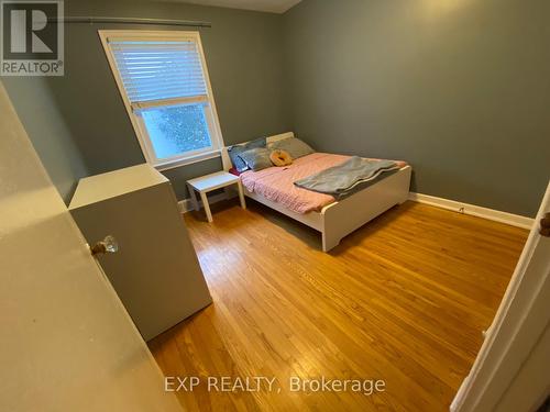 6332 Dunn Street, Niagara Falls, ON - Indoor Photo Showing Bedroom