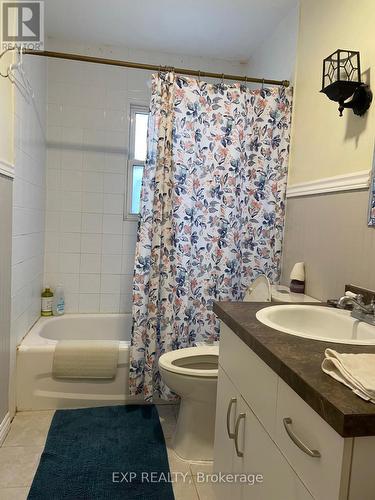 6332 Dunn Street, Niagara Falls, ON - Indoor Photo Showing Bathroom