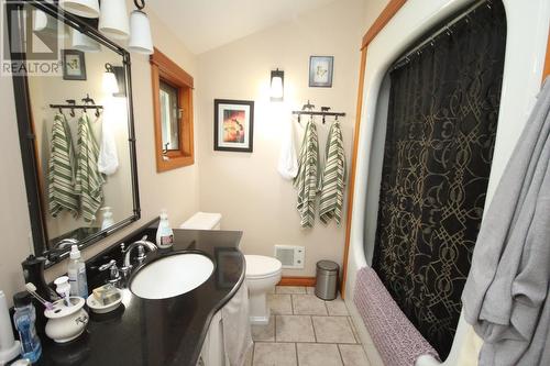 4301 Mclean Creek Road, Okanagan Falls, BC - Indoor Photo Showing Bathroom