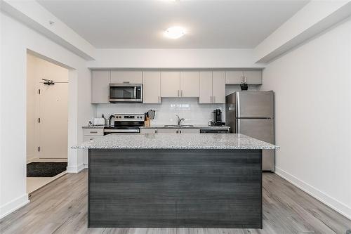 1 Chef Lane|Unit #207, Barrie, ON - Indoor Photo Showing Kitchen