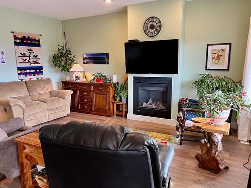 738 Hawkview Drive, Creston, BC - Indoor Photo Showing Living Room With Fireplace