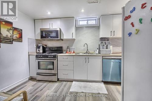 4484 Jenkins Cres, Mississauga, ON - Indoor Photo Showing Kitchen With Double Sink