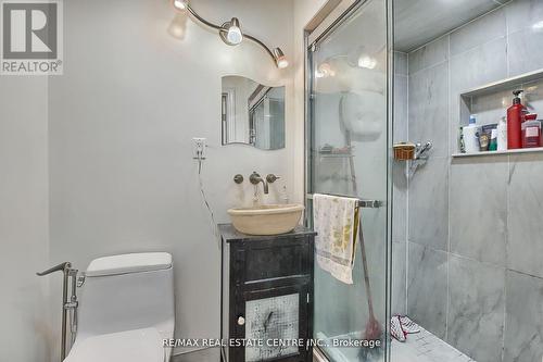 4484 Jenkins Cres, Mississauga, ON - Indoor Photo Showing Bathroom
