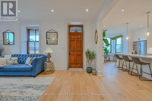 4 Robert Wilson Street, Caledon, ON - Indoor Photo Showing Living Room