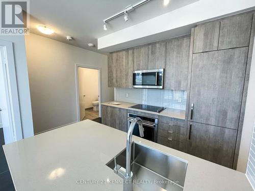 405 - 181 Bedford Road, Toronto, ON - Indoor Photo Showing Kitchen