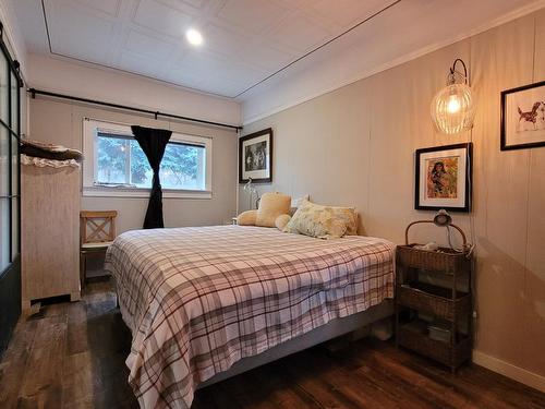 1144 73Rd Avenue, Grand Forks, BC - Indoor Photo Showing Bedroom