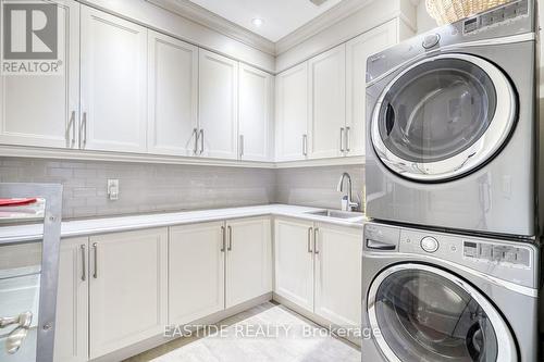 173 Lakeland Cres, Richmond Hill, ON - Indoor Photo Showing Laundry Room