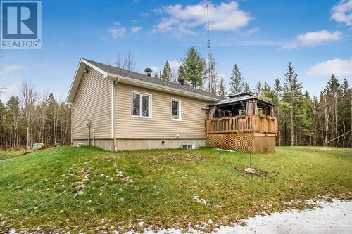 1410 Du Golf Road, Clarence Creek, ON - Outdoor