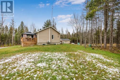 1410 Du Golf Road, Clarence Creek, ON - Outdoor