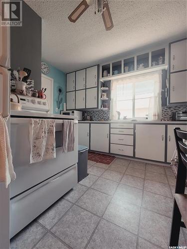 660 3Rd Avenue W, Melville, SK - Indoor Photo Showing Kitchen