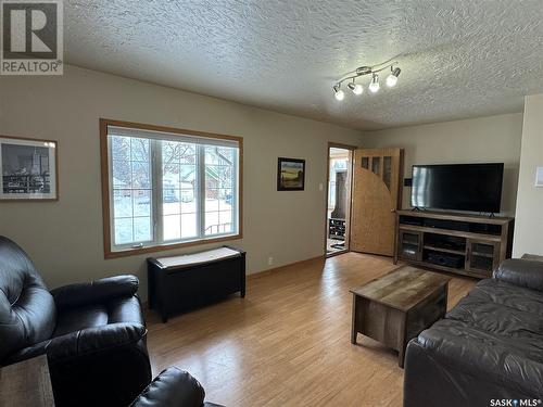 214 4Th Avenue W, Biggar, SK - Indoor Photo Showing Living Room