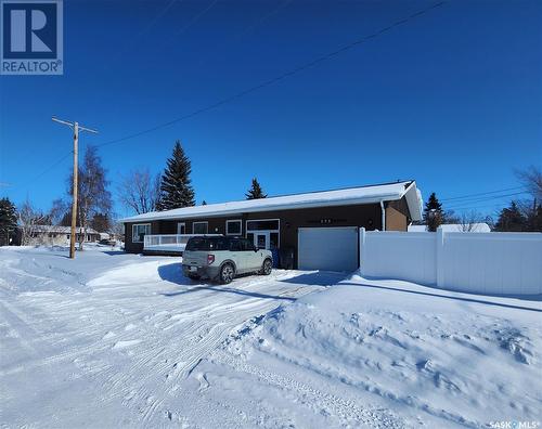573 8Th Avenue W, Melville, SK - Outdoor
